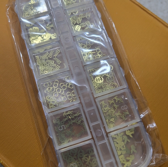 Luxury Logo Nails Charms Gold 12 Nails Art Brand New Package - Picture 4 of 4